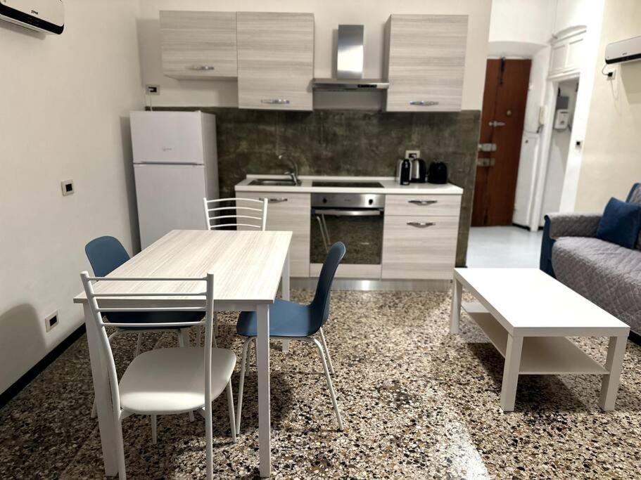 Ridi Che Ti Passa In Vico Del Fieno Apartment Genoa Ngoại thất bức ảnh